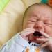 Как успокоить новорожденного ребенка когда он плачет